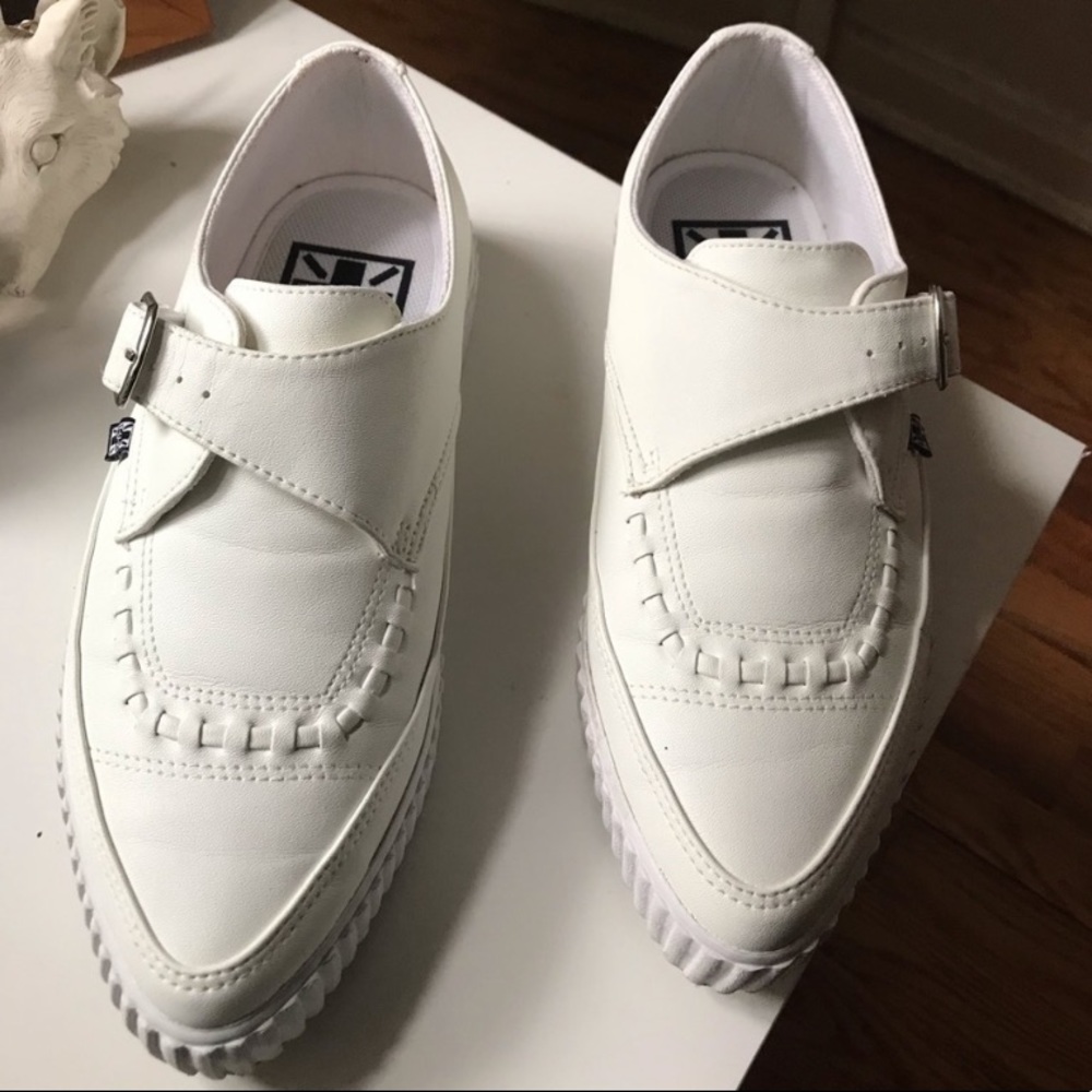 T.U.K white vegan mono buckle pointed toe creeper - Picture 1 of 6